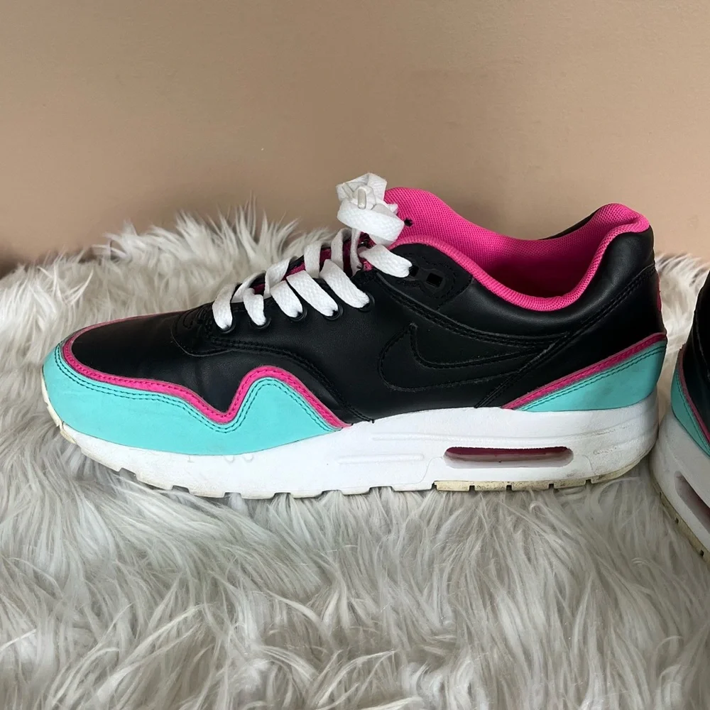 {Nike} Air Max Sneaker South Beach Edition - Size Youth 7